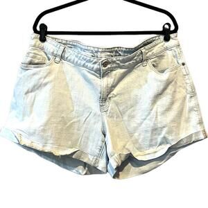 Old Navy Boyfriend Fit Cuffed Light Wash Denim Short size 16W